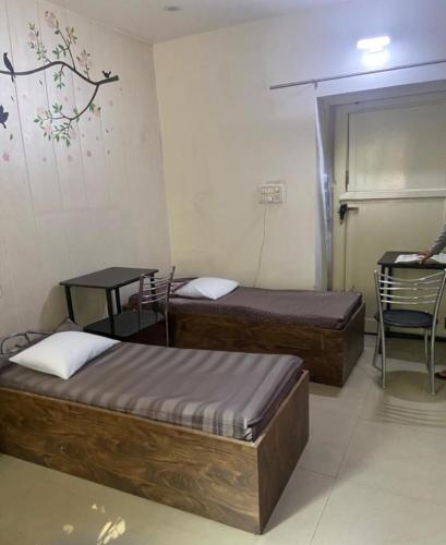 A bed or beds in a room at Chhabra's PG