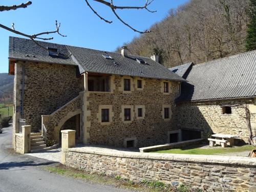 Gîte Sainte-Eulalie-d'Olt, 4 pièces, 6 personnes - FR-1-601-456