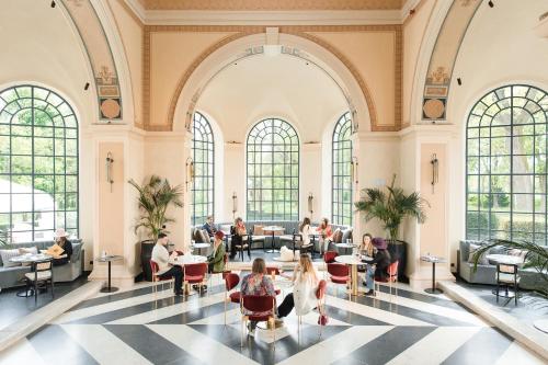 TuraにあるBOTANIQ Castle of Tura - Small Luxury Hotels of the Worldのギャラリーの写真