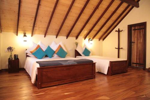 Een bed of bedden in een kamer bij Cottage by Tranquil