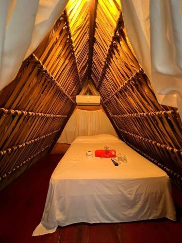 a small room with a bed in a tent at Playa Nautilus in Puerto San José