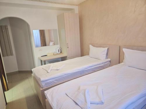 Postel nebo postele na pokoji v ubytování Hotel Marina 2