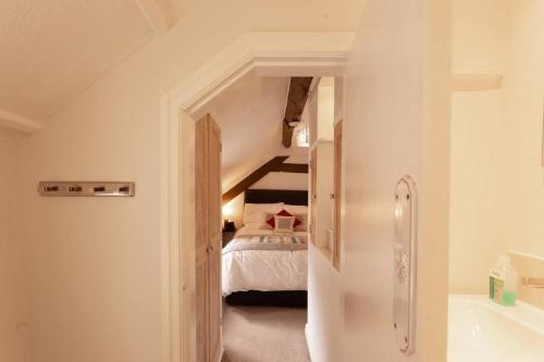 a bedroom with a bed and a bathroom with a tub at Cosy 1 bedroom flat in great central Chester location in Chester