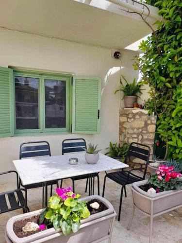 Taman di luar RODON - Bungalow with seaview backyard in Afytos