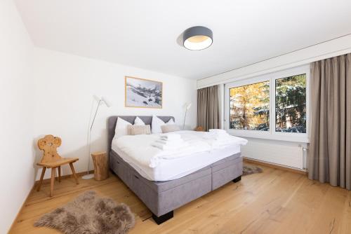 Modern crossing apartment facing Piz Rosatsch photo 2