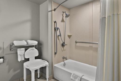 a bathroom with a white tub and a shower at Quality Inn & Suites Vidalia in Vidalia