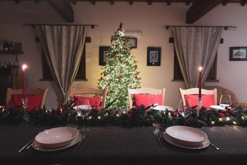 a christmas table with a christmas tree in a room at Casale la Rovere in Montalto di Castro