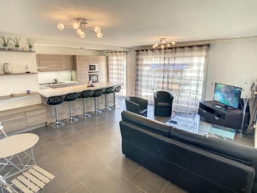 3 Bedrooms, 3 bathrooms central Cannes Lecerf 411