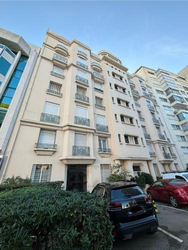 Unique Apartment with Terrace and Secret Garden Croisette