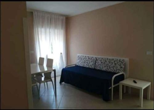 a bedroom with a bed and a desk and a window at Apartment Marina di Ascea 2 in Castellammare di Velia