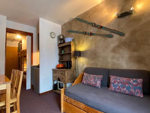 a living room with a couch and a table at Studio de 17m² pour 3 pers, balcon, Valfréjus - FR-1-265-231 in Valfréjus