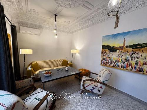 Χώρος καθιστικού στο Riad Chic privatisé en médina , Spa & Charme Marocain