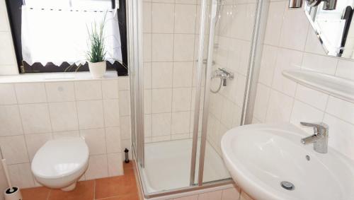 Ένα μπάνιο στο Lechbruck am See Feriendorf Hochbergle Haus 26