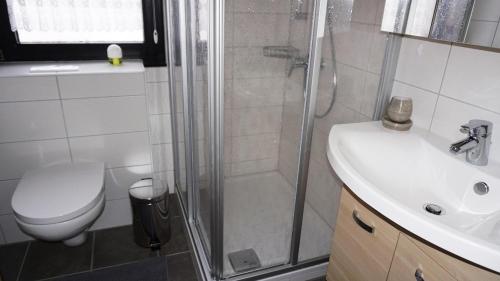 Koupelna v ubytování Lechbruck am See Feriendorf Hochbergle Haus 60