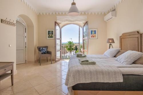 Superb Villa Near Golf Course With Heated Pool & Jacuzzi