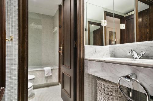 Kúpeľňa v ubytovaní Luderna - Apartamento con terraza Bonaigua B2 Salient