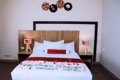 Ein Bett oder Betten in einem Zimmer der Unterkunft Fenet Hawassa Hotel