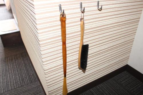 a wooden brush sitting on the side of a wall at APA Hotel Hikoneminami in Hikone