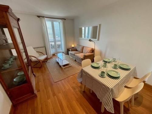 Apartamento frente al Kursaal y la playa