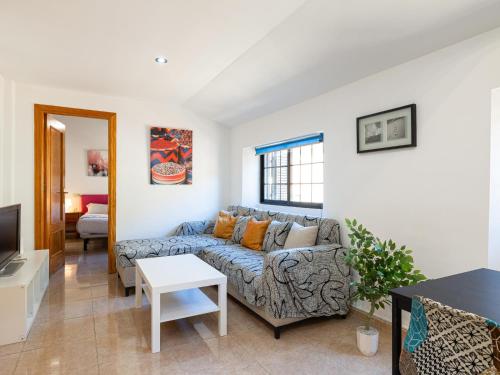 H2M Lazcano with sunny terrace in old town