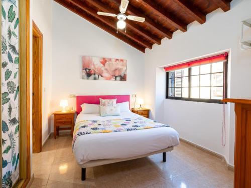 H2M Lazcano with sunny terrace in old town