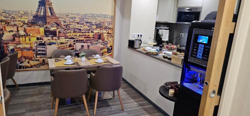 Kuchyň nebo kuchyňský kout v ubytování Hôtel Mazagran