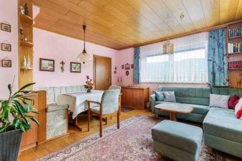 a living room with a couch and a table at Ferienhaus am Tullnberg in Mörtelsdorf