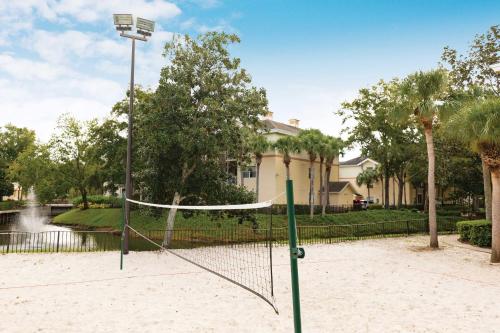 Tennis ou squash au sein de le complexe hôtelier ou à proximité