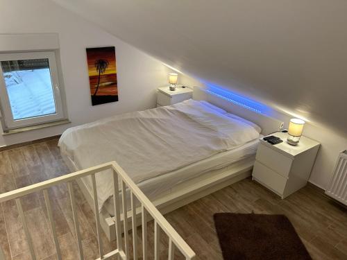 1 dormitorio con 1 cama con iluminación de LED azul en Apartment Adi, en Slavonski Brod