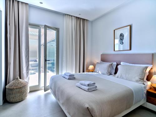 Walk to Naousa, 5BR Pool Villa,Villa Yagha