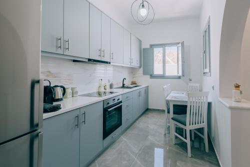 Kuchyň nebo kuchyňský kout v ubytování Orion Suite & Apartments