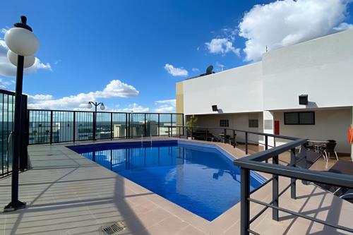 a swimming pool on the roof of a building at Hotel Lets Ideia Brasília - Ozped Flats in Brasilia