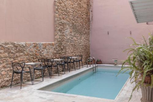 Bazén v ubytovaní Art Suites Athens alebo v jeho blízkosti