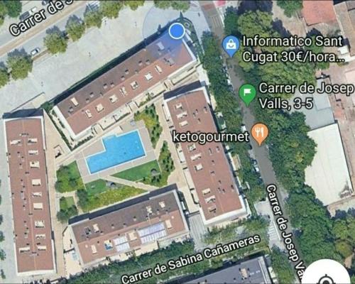 mapa de un edificio con piscina en Habitacion con Piscina y Sauna, en Sant Cugat del Vallès