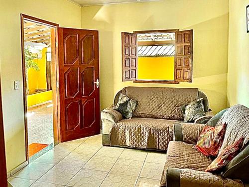 a living room with a couch and a door at Casa de temporada en prado in Prado