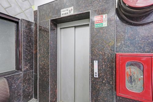 Vonios kambarys apgyvendinimo įstaigoje Townhouse Prakash continental Near Netaji Subhash Place Metro Station