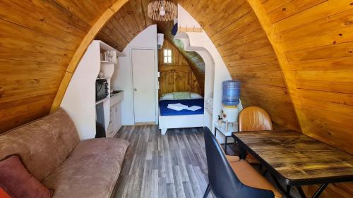 a living room with a couch and a table at Cabañas Peñaflor Glamping in Talagante