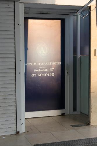 Gallery image of Hotel Rothschild 37 in Bat Yam
