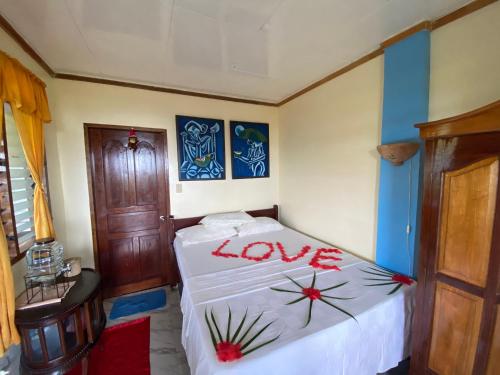 Letto o letti in una camera di Santa Claus Hilltop