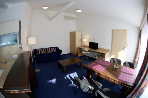 TV a/nebo společenská místnost v ubytování Apartments Kroměříž