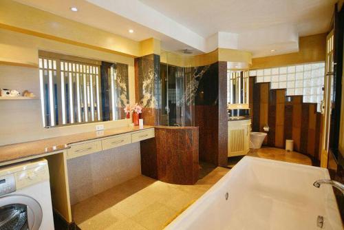 Ванная комната в Penthouse Galare Thong Tower
