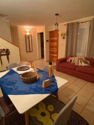 a living room with a table with a blue table cloth at Comoda y amplia casa en sector residencial in Coquimbo