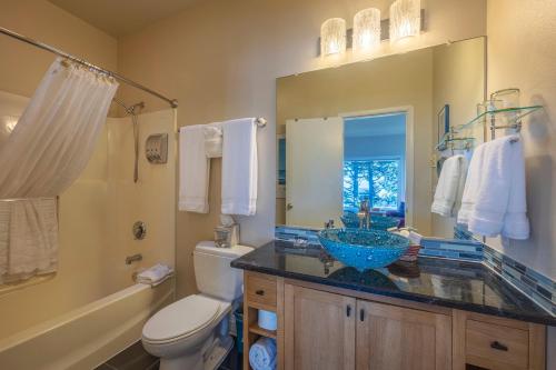 a bathroom with a sink and a toilet and a shower at Tyee Lodge Bed And Breakfast in Newport