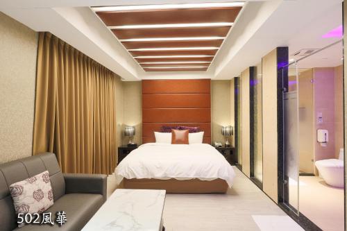 a hotel room with a bed and a bathroom at Chimei Fashion Hotel in Zhongli