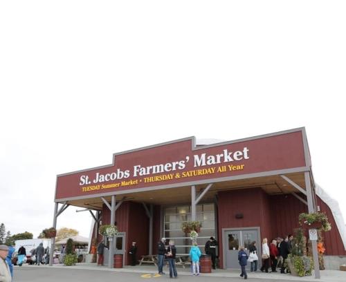 Supermarket nebo jiné obchody v  apartmánu nebo okolí