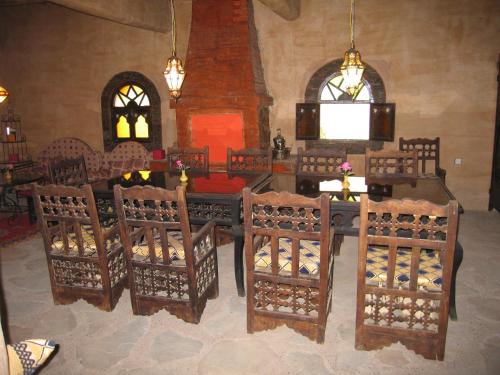 Ein Restaurant oder anderes Speiselokal in der Unterkunft Rose du Sable 