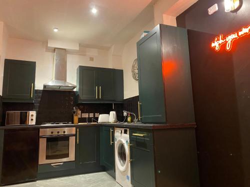 Η κουζίνα ή μικρή κουζίνα στο City Apartment - Sleeps 4 & Free Parking