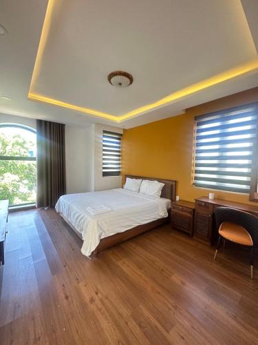 เตียงในห้องที่ Benzen Villas Nha Trang