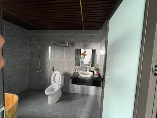 Salle de bains dans l'établissement AIEM Moc Chau