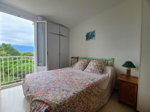 a bedroom with a bed and a balcony at Appartement Argelès-sur-Mer, 2 pièces, 4 personnes - FR-1-309-386 in Argelès-sur-Mer